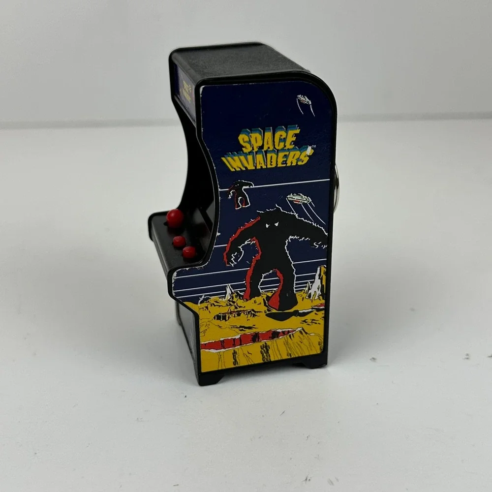 Super Impulse Tiny Arcade Space Invaders Miniature Keychain Game Retro Taito